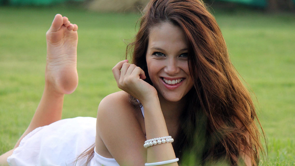 El eterno femenino de una imaginativa pintora