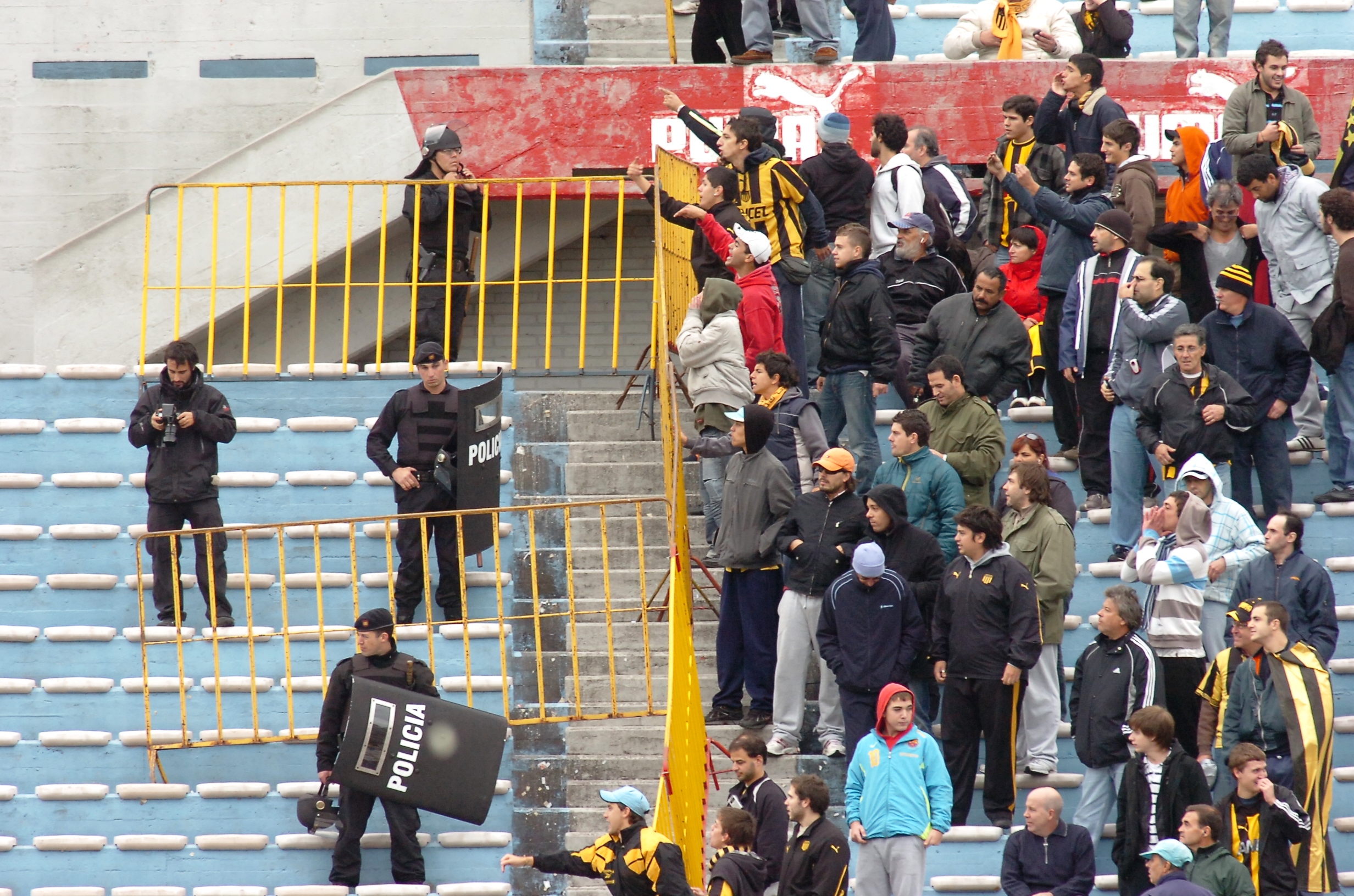 2010. Los grandes compartieron por última vez la Olímpica. Así llegaron los pulmones para separar las parcialidades y luego el peso de las localías en dicha tribuna. Un quiebre en la historia.