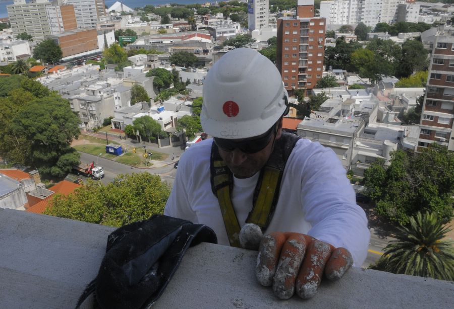 El eterno femenino de una imaginativa pintora