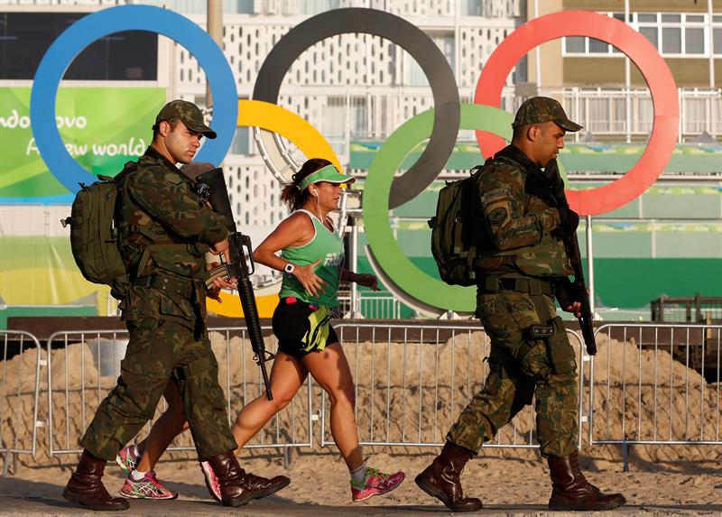 El eterno femenino de una imaginativa pintora