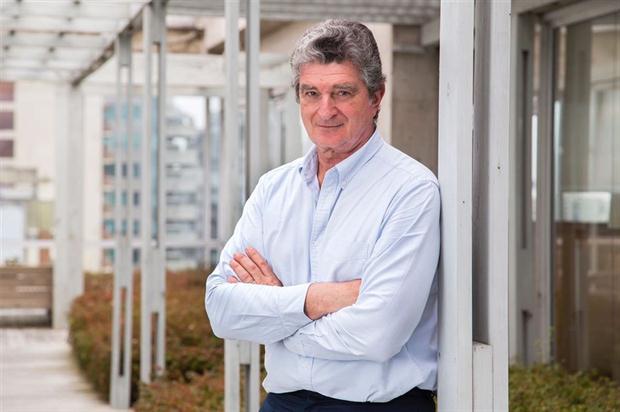 El eterno femenino de una imaginativa pintora