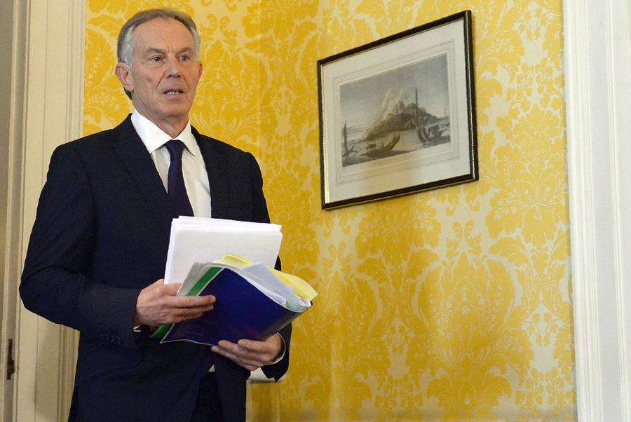 El eterno femenino de una imaginativa pintora