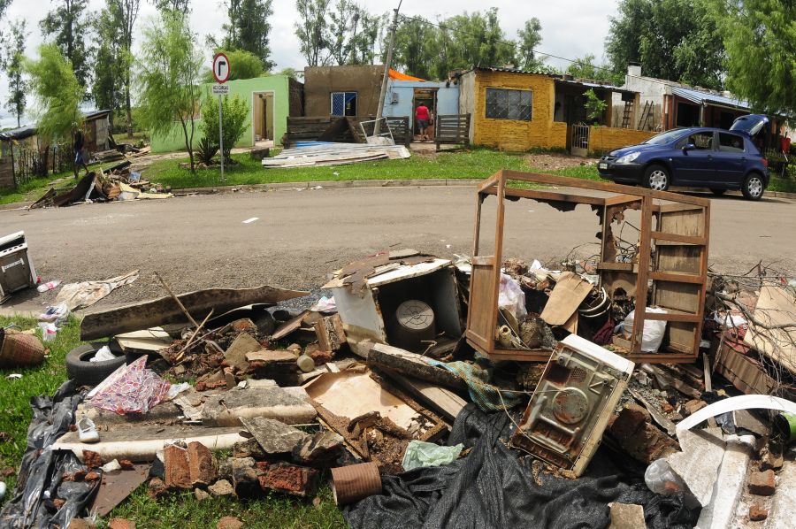 Los que antes fueron muebles, hoy son ruinas. Foto: Fernando Ponzetto.