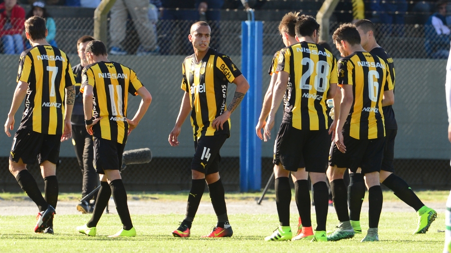 El eterno femenino de una imaginativa pintora