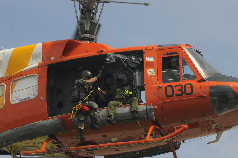 Grupo de rescatistas de la Fuerza Aérea Uruguaya. Foto: Ariel Colmegna