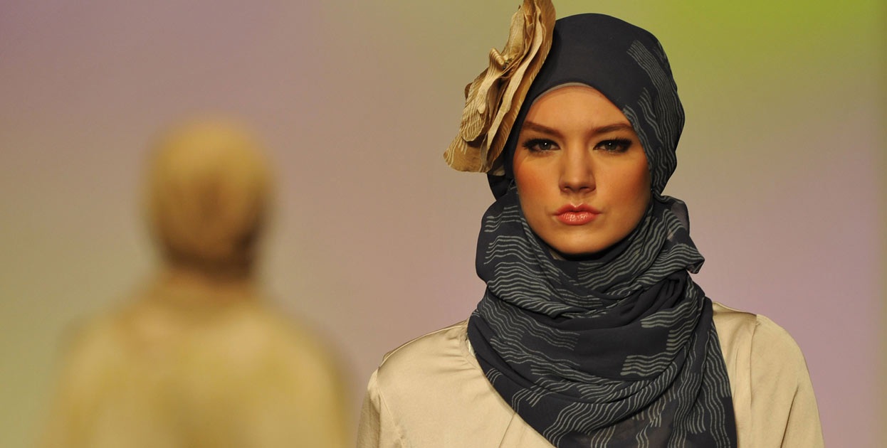 El eterno femenino de una imaginativa pintora