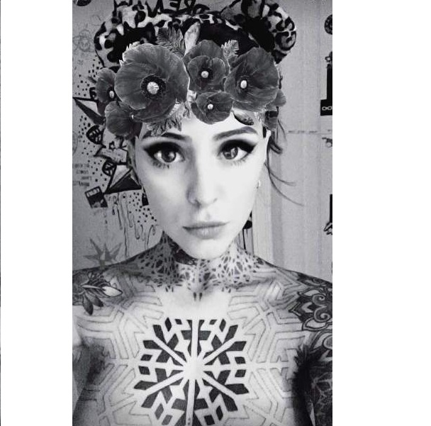 El eterno femenino de una imaginativa pintora