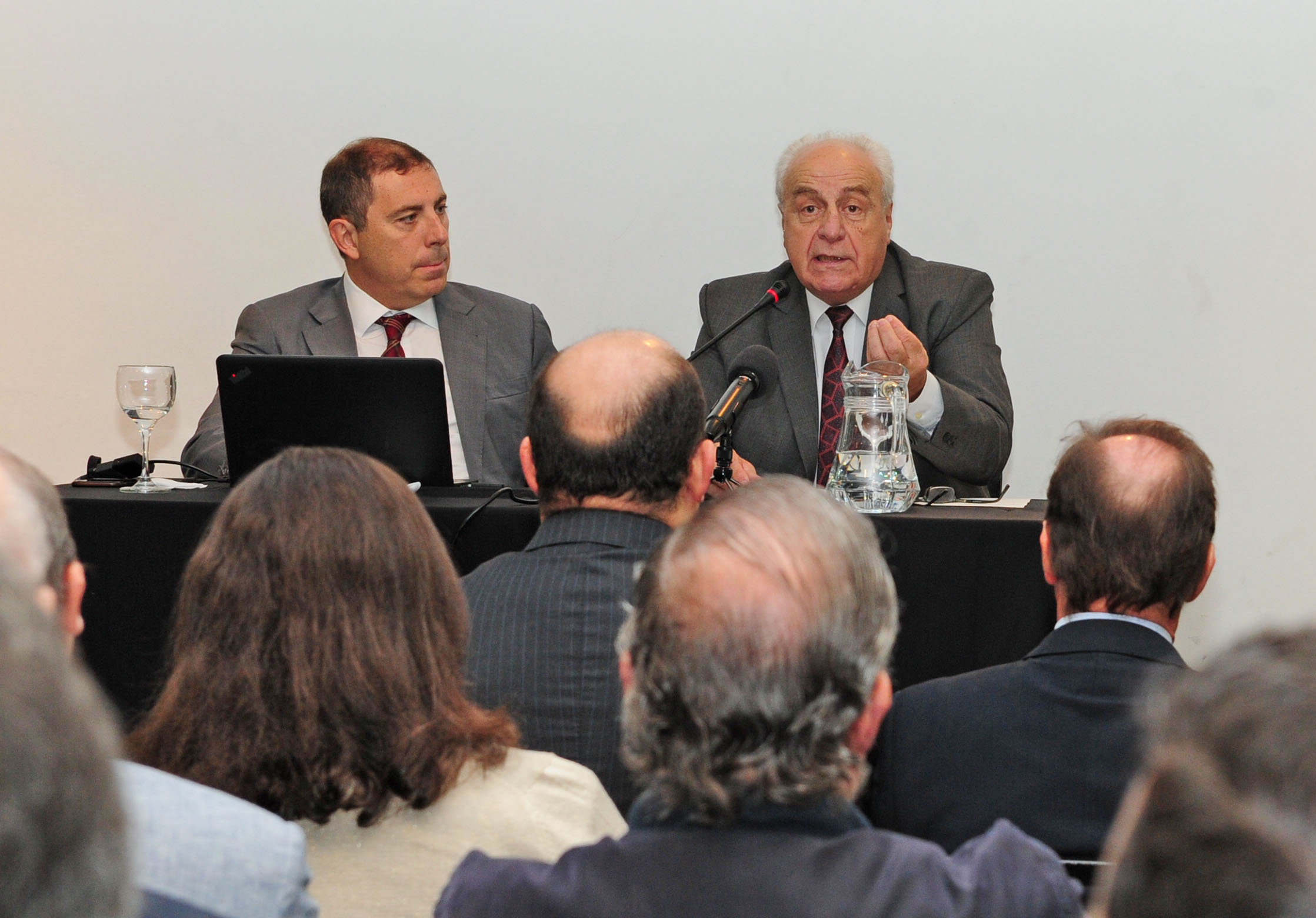 El eterno femenino de una imaginativa pintora