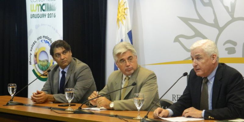 El eterno femenino de una imaginativa pintora