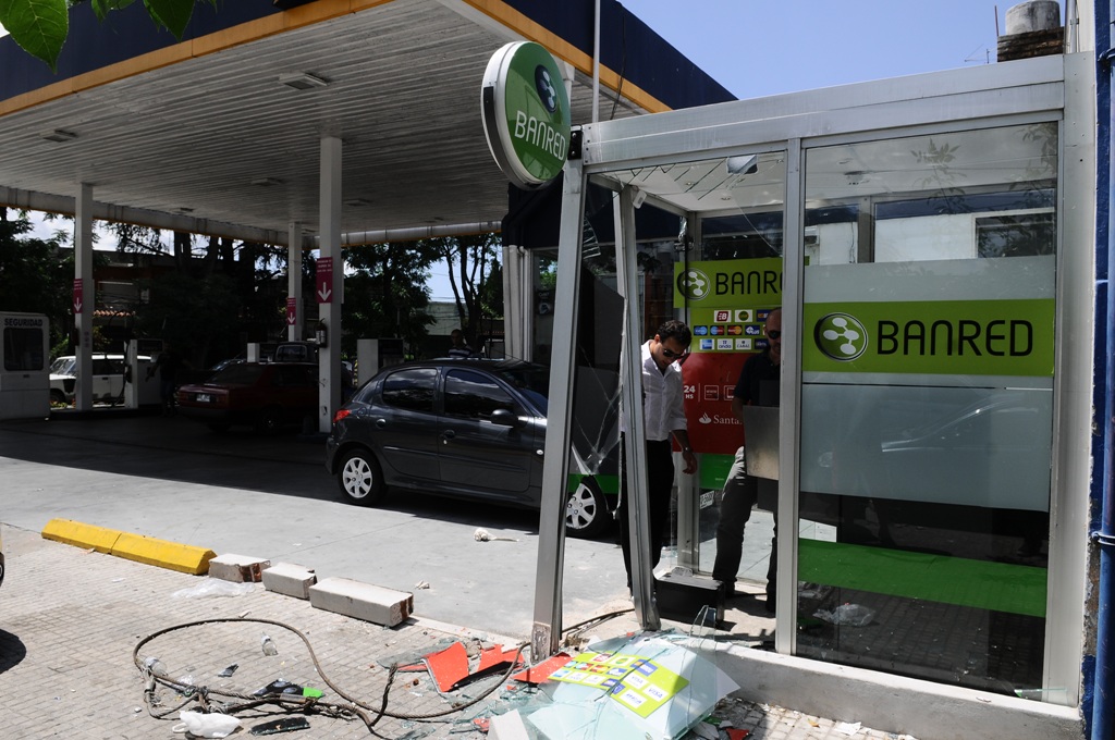 Cajero intentaron robar en Sayago. Foto: Leonardo Maine