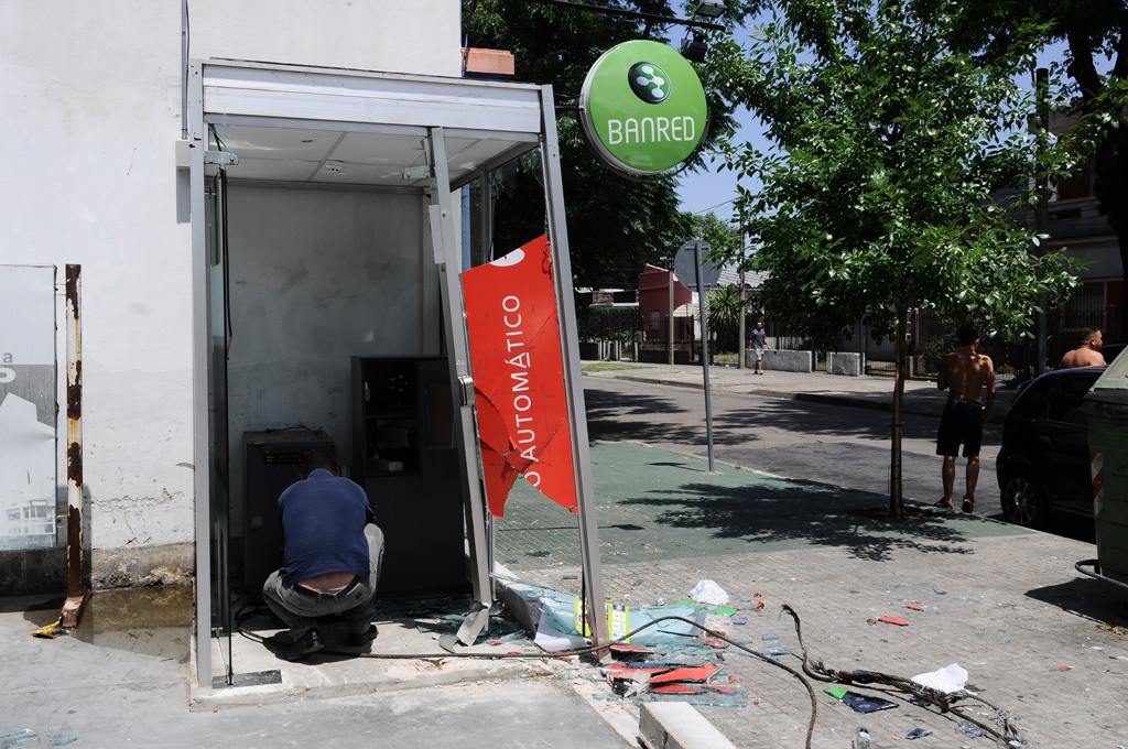 Cajero intentaron robar en Sayago. Foto: Leonardo Maine