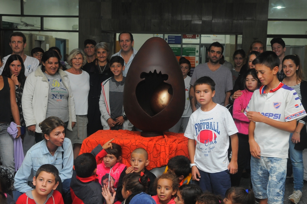 El eterno femenino de una imaginativa pintora