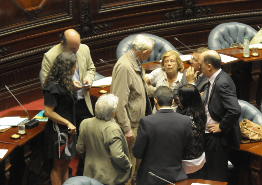 El eterno femenino de una imaginativa pintora