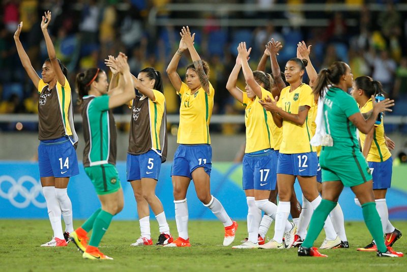 El eterno femenino de una imaginativa pintora