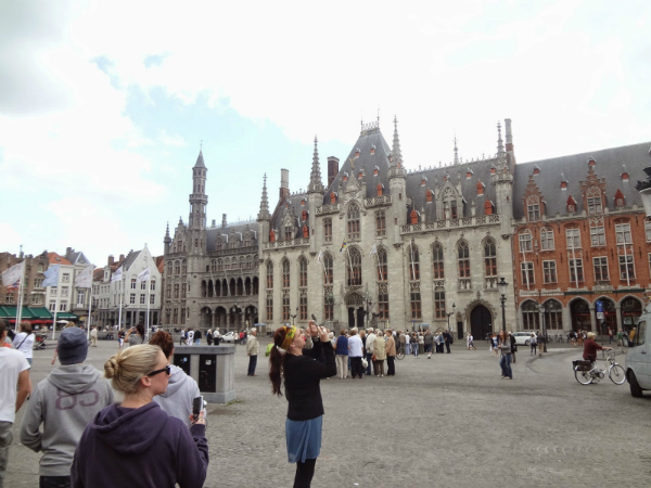 El Markt es la plaza principal de Brujas y el punto más concurrido de la ciudad.