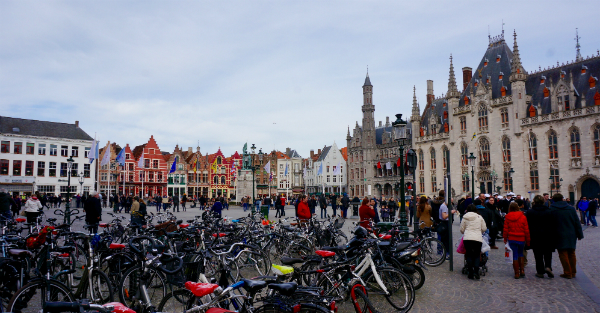 Por la arquitectura de sus edificios, es una de las ciudades medievales más hermosas de Europa.