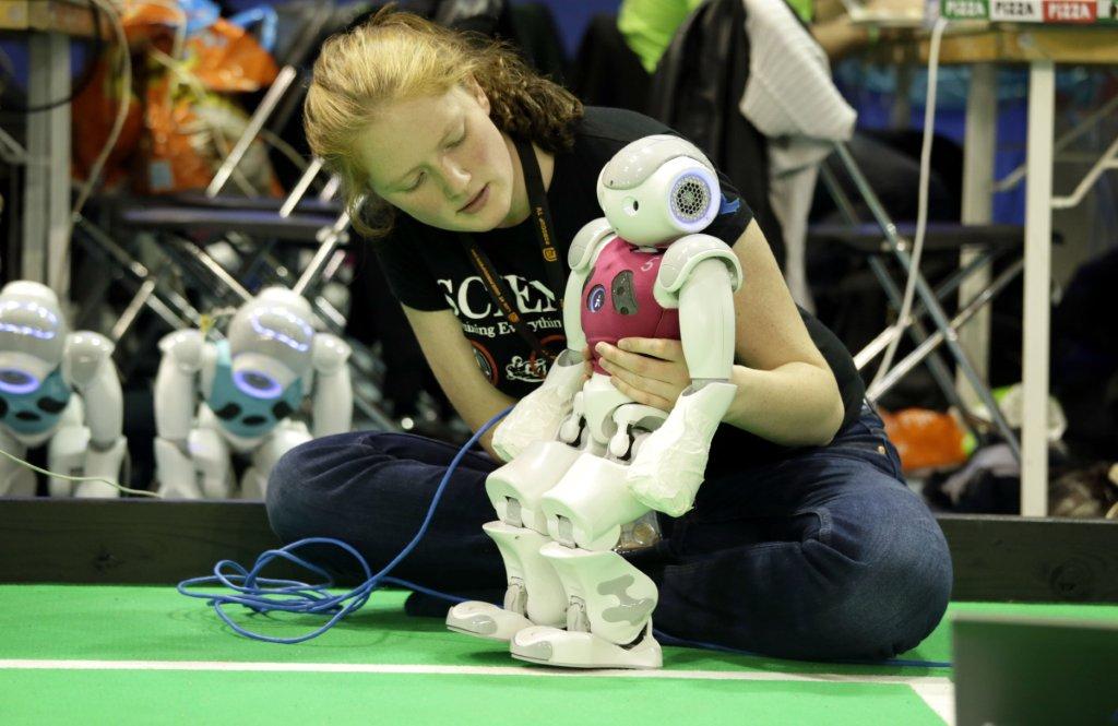 El eterno femenino de una imaginativa pintora