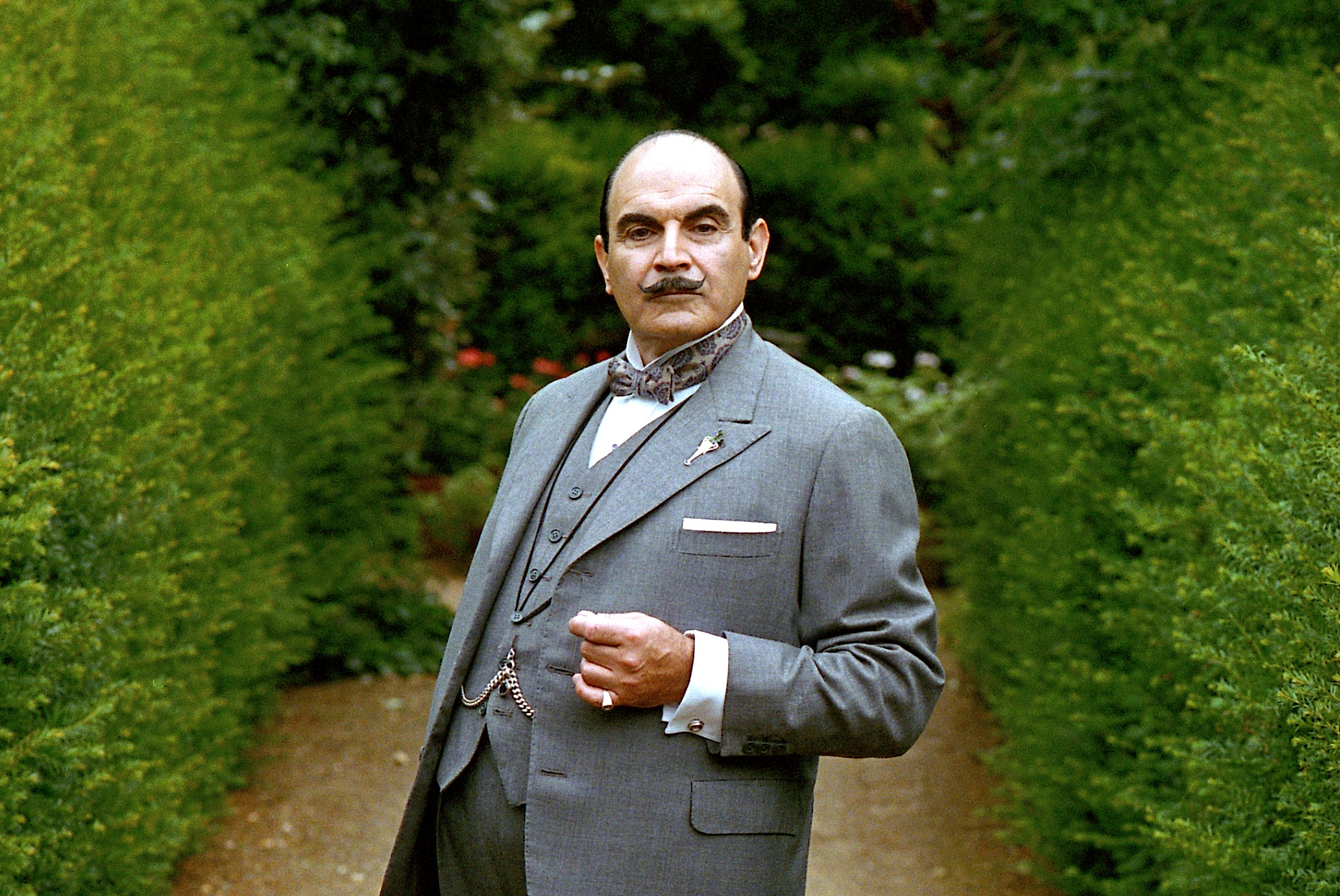 Hercules Poirot investiga un aparente crimen pasional que no sería tal.