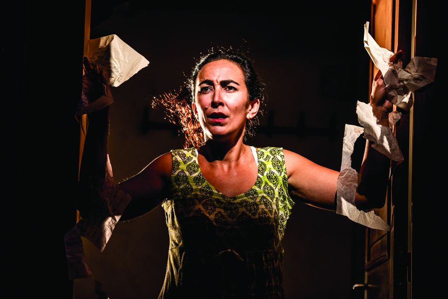 El eterno femenino de una imaginativa pintora