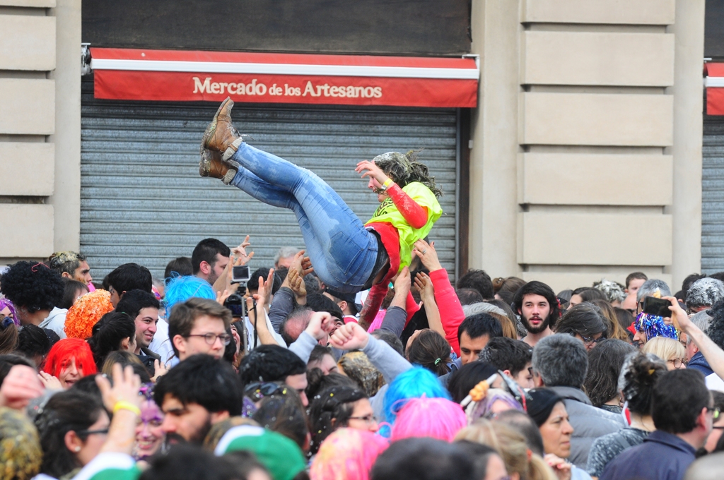 Festejo por graduación de nuevos médicos. foto: Marcelo Bonjour