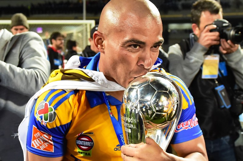 El eterno femenino de una imaginativa pintora