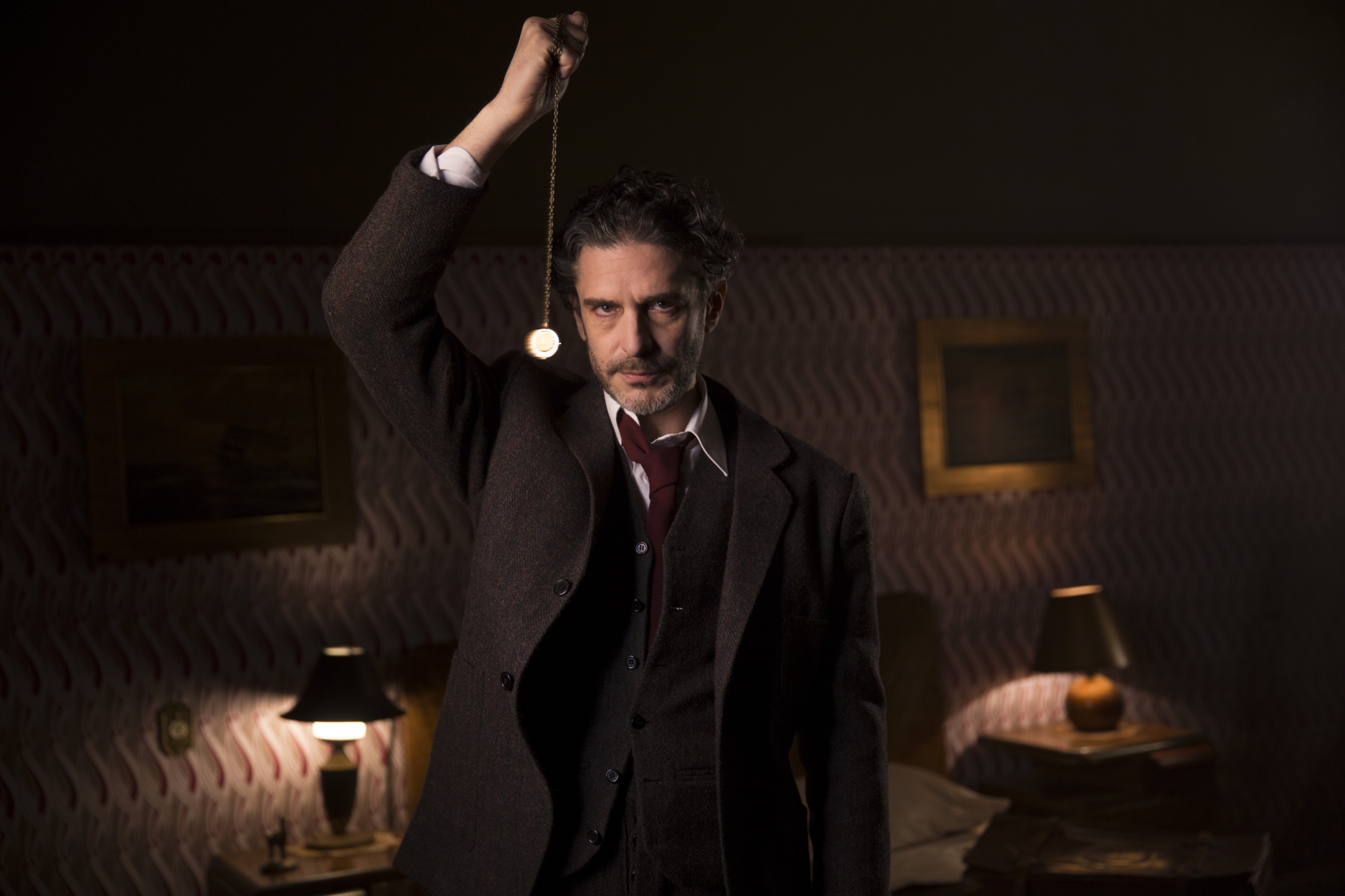 El eterno femenino de una imaginativa pintora