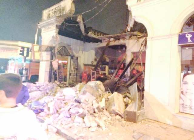 Derrumbe de la farmacia Atahualpa. Foto: Gabriel Rodríguez