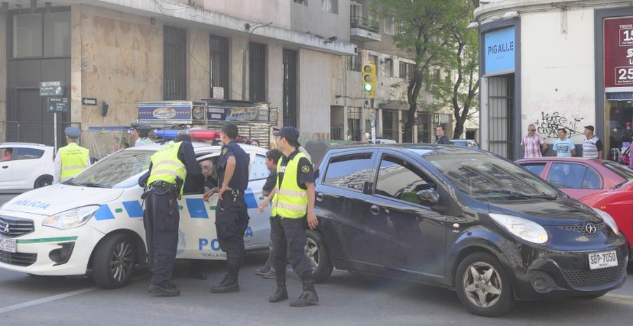 El eterno femenino de una imaginativa pintora