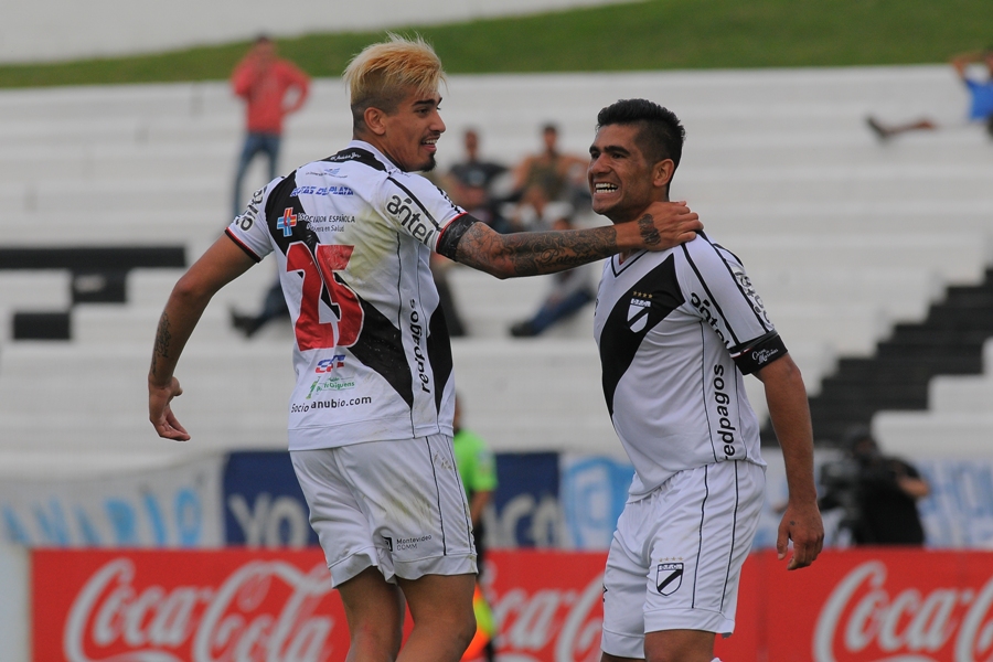 El eterno femenino de una imaginativa pintora