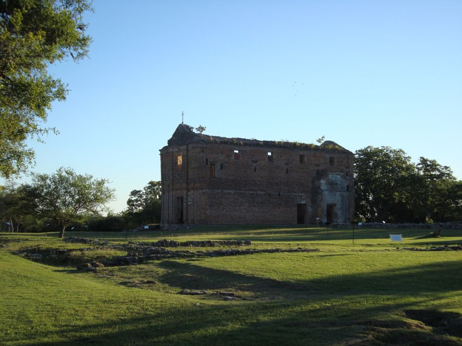 El eterno femenino de una imaginativa pintora