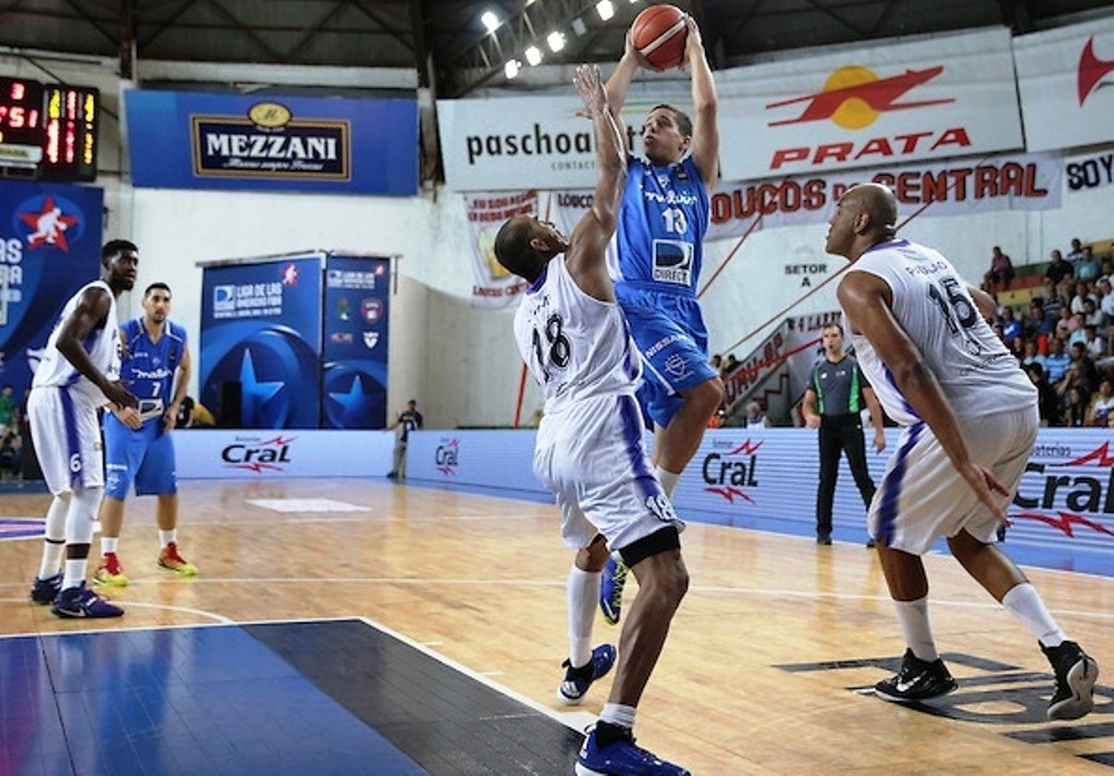 El eterno femenino de una imaginativa pintora