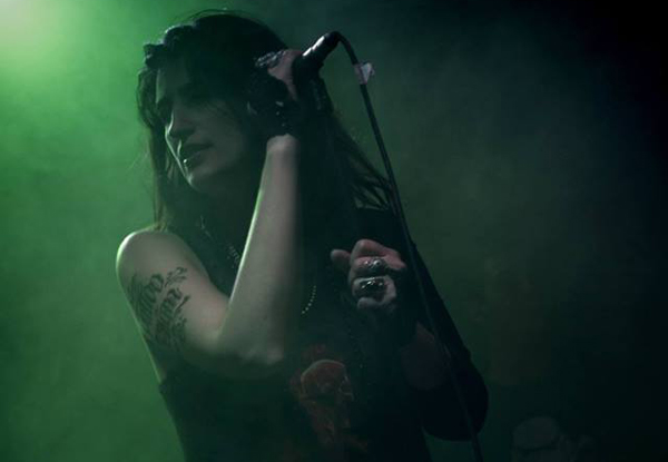 El eterno femenino de una imaginativa pintora