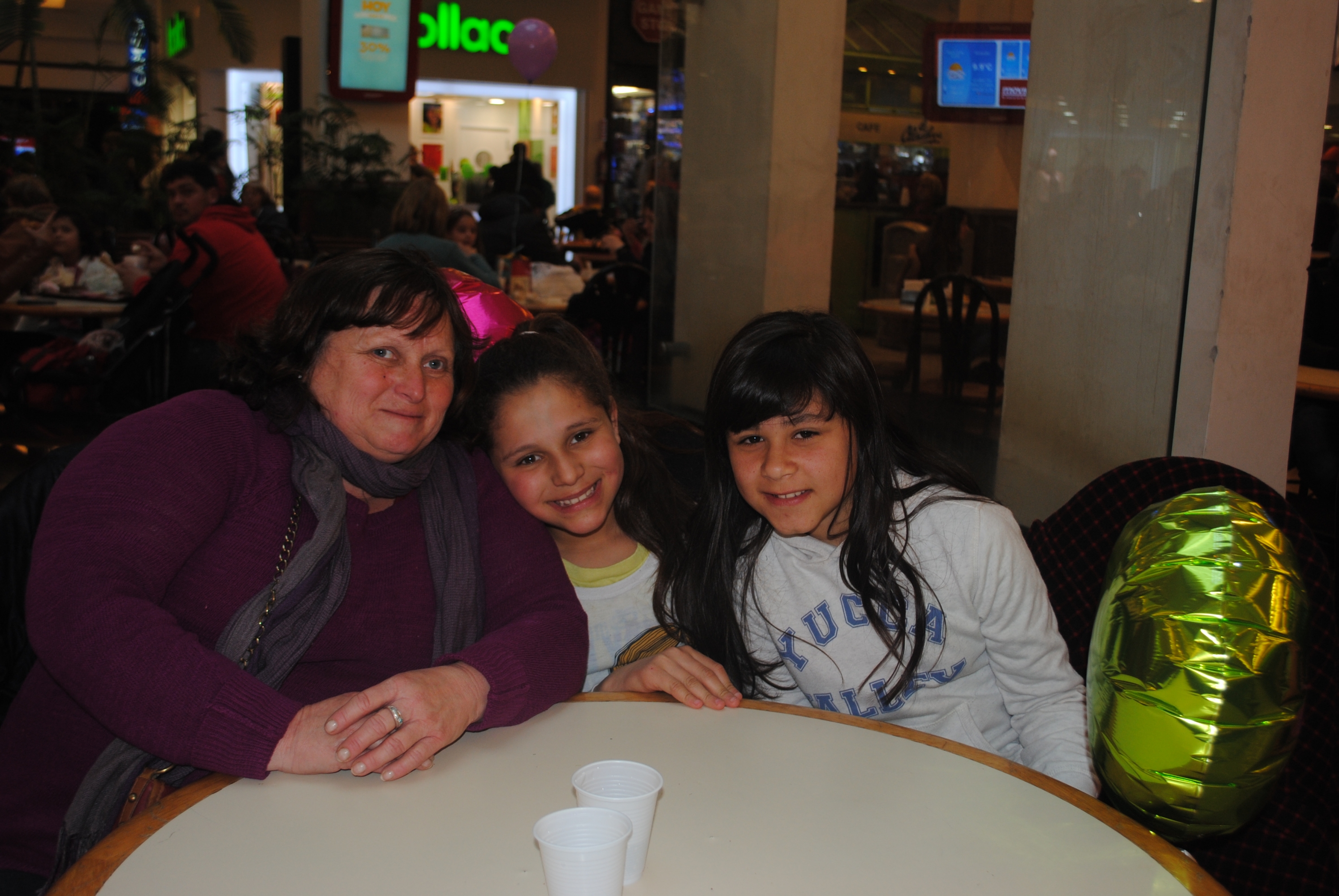 Nancy Bernasconi, Magali y Nicole Tabárez.