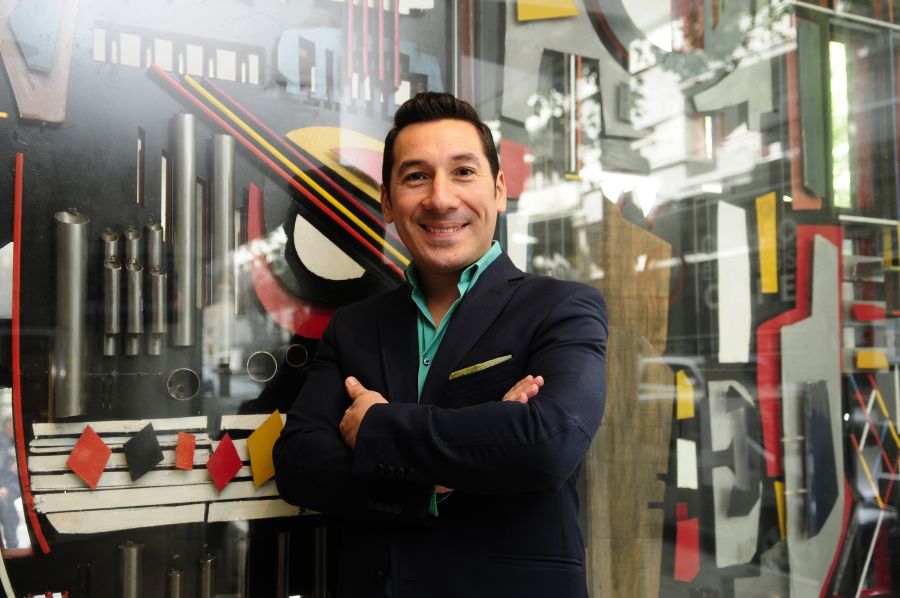 El eterno femenino de una imaginativa pintora