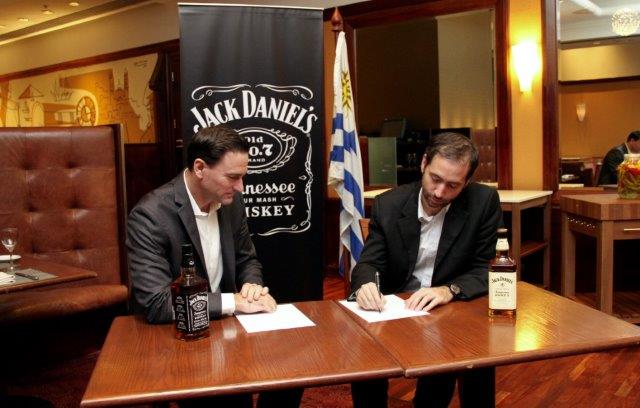 El eterno femenino de una imaginativa pintora