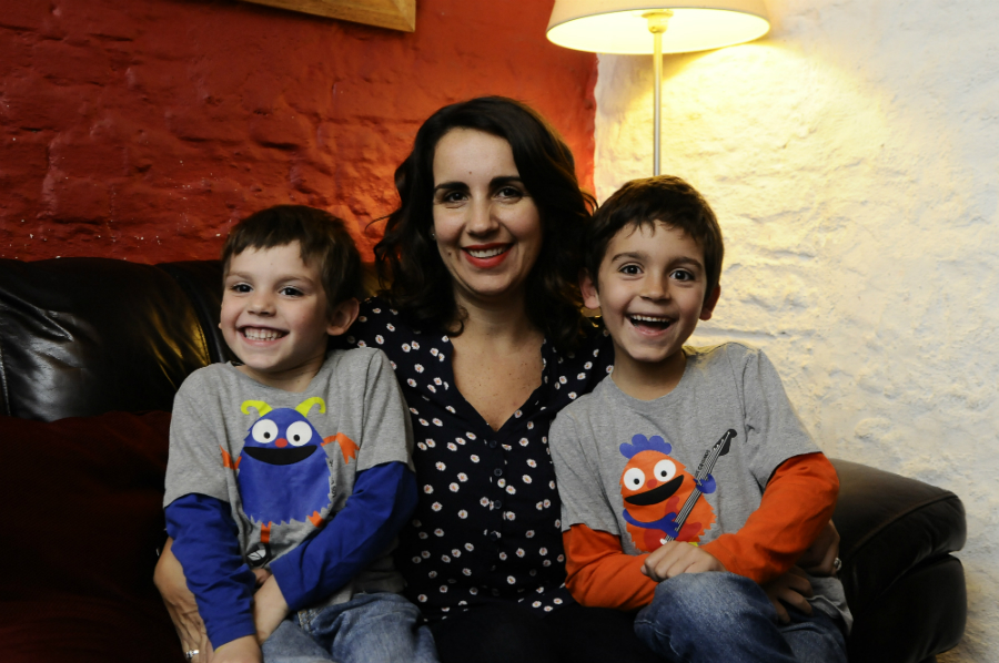 Magdalena Piñeyrúa con Manuel y Guillermo. Foto: Darwin Borrelli