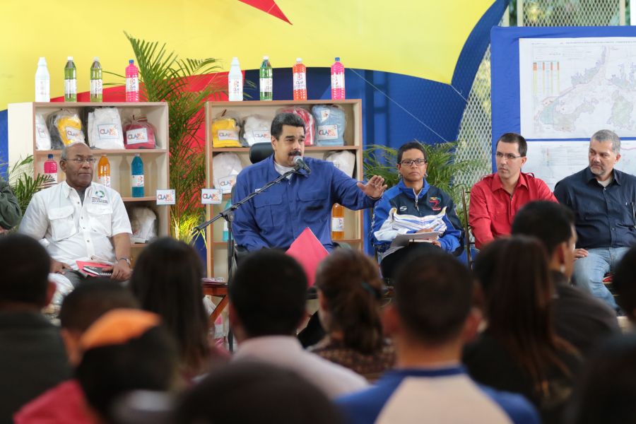 El eterno femenino de una imaginativa pintora