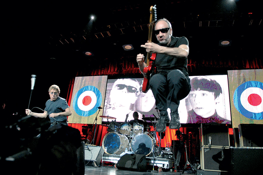 El eterno femenino de una imaginativa pintora