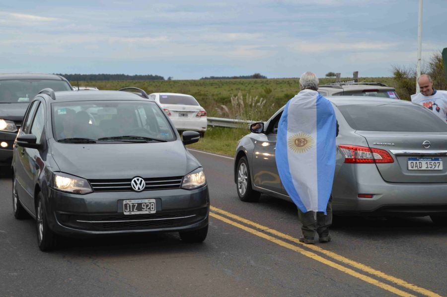 Asambleístas enlentecieron el tránsito en Arroyo Verde. Foto: D. Rojas