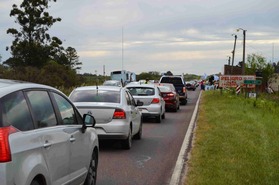 Asambleístas enlentecieron el tránsito en Arroyo Verde. Foto: D. Rojas