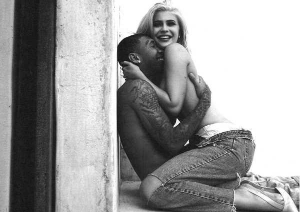 El eterno femenino de una imaginativa pintora