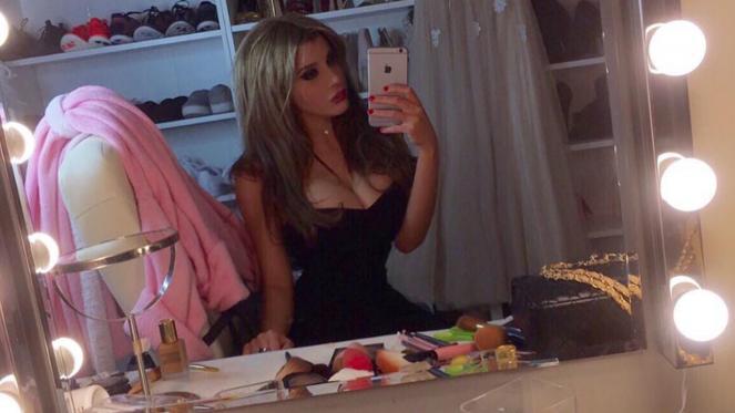 El eterno femenino de una imaginativa pintora