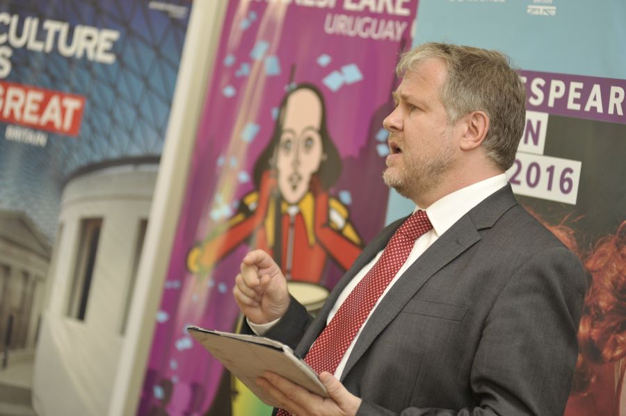 El eterno femenino de una imaginativa pintora