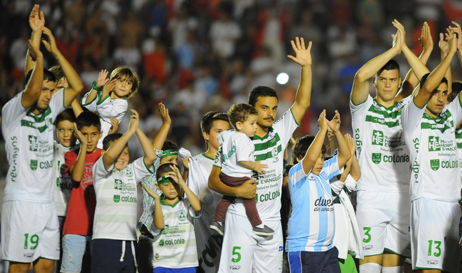 El eterno femenino de una imaginativa pintora