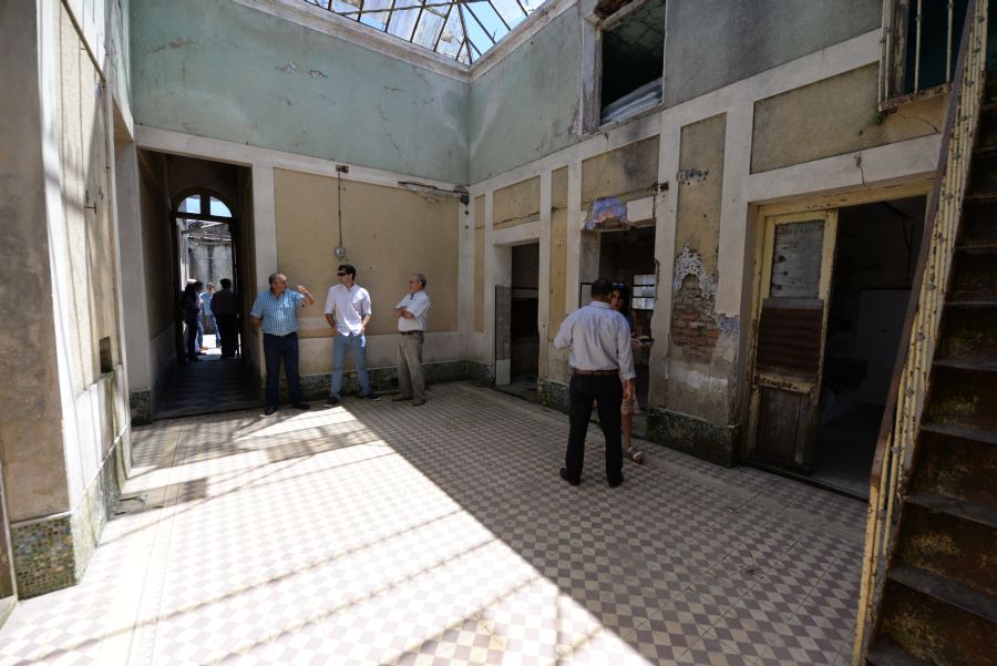 El eterno femenino de una imaginativa pintora