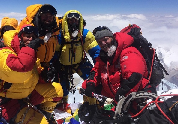 El eterno femenino de una imaginativa pintora