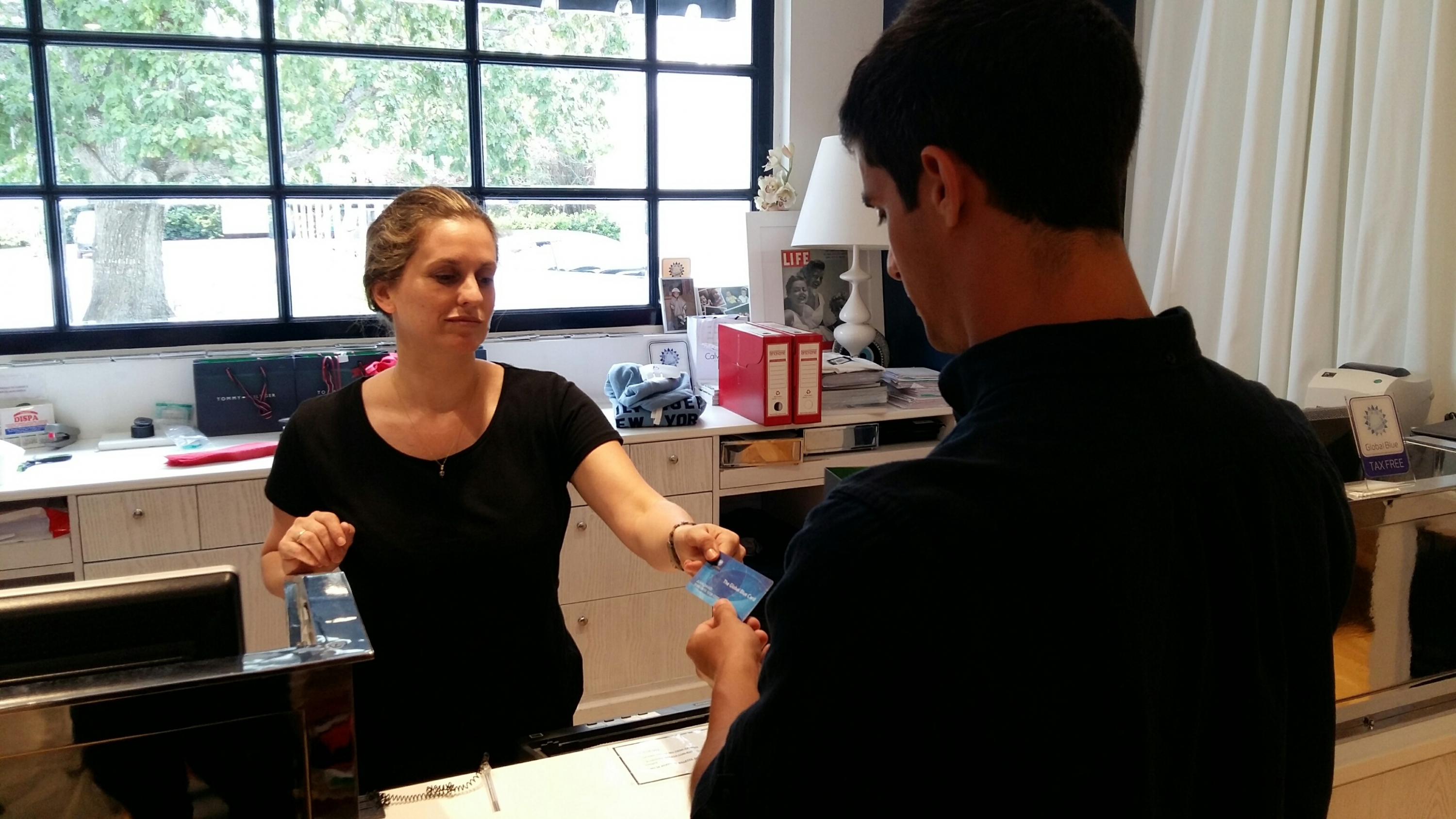 El eterno femenino de una imaginativa pintora