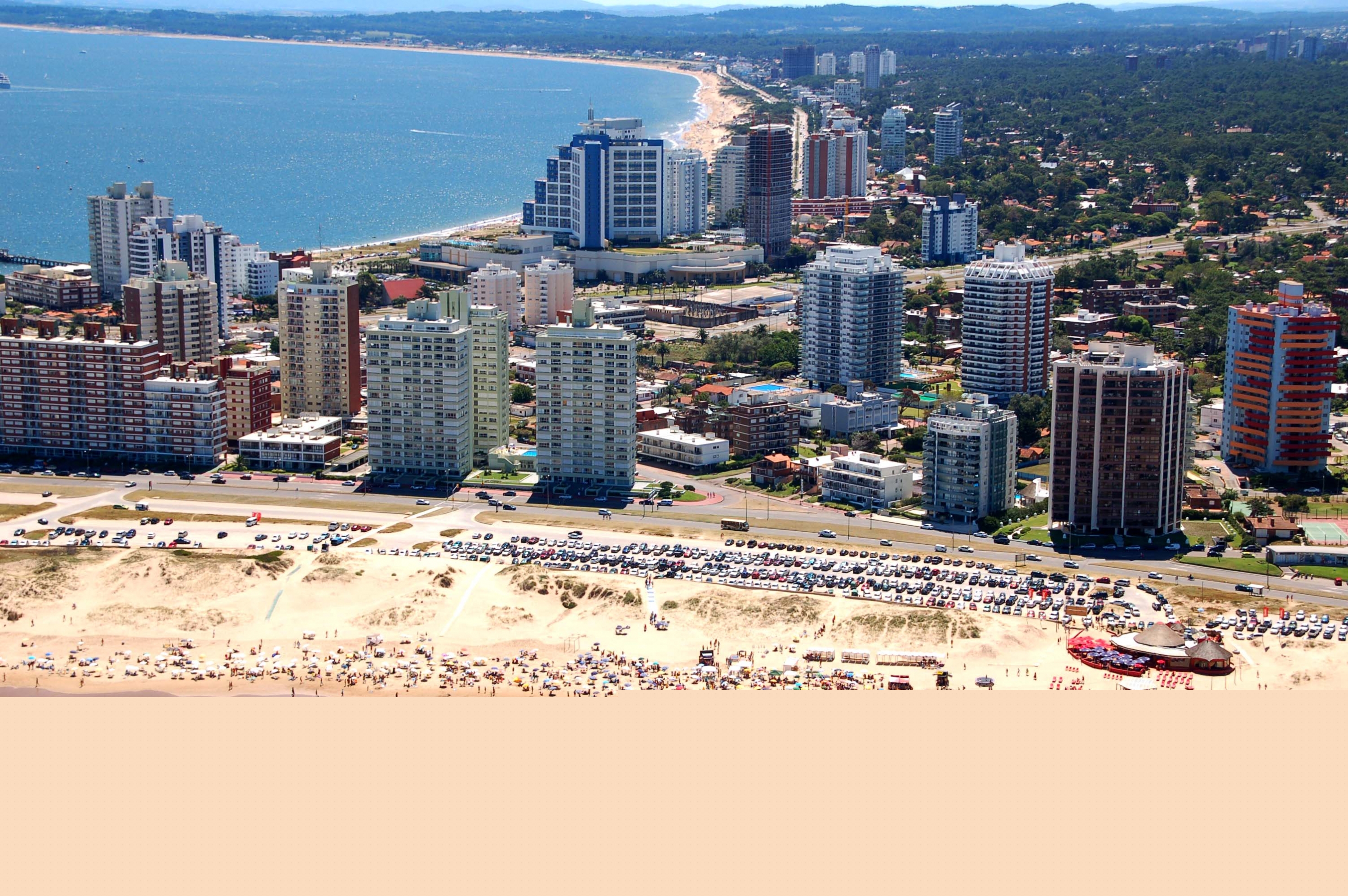 El eterno femenino de una imaginativa pintora