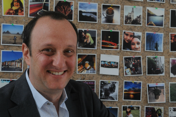 El eterno femenino de una imaginativa pintora