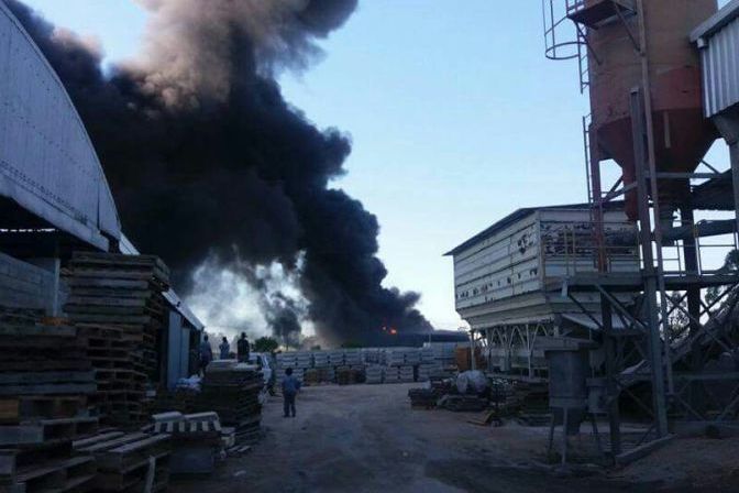 Explosión en una fábrica de pintura en Barros Blancos. Foto: Néstor Araújo.